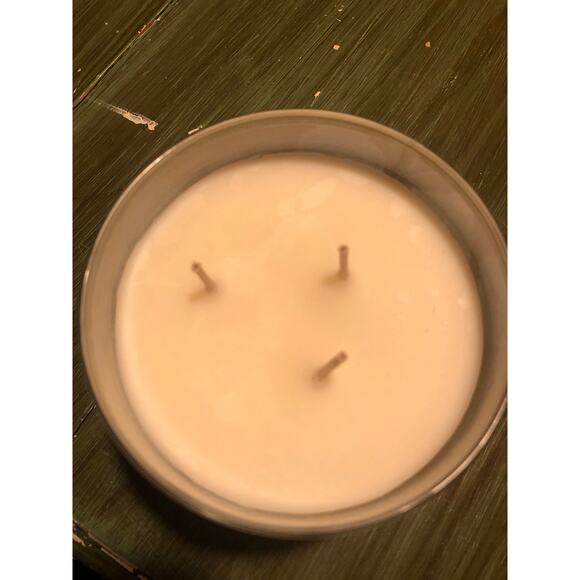 Bath & Body Works NEW 3-Wick Scented Candle with Essential Oils 14.5oz - Picture 4 of 5